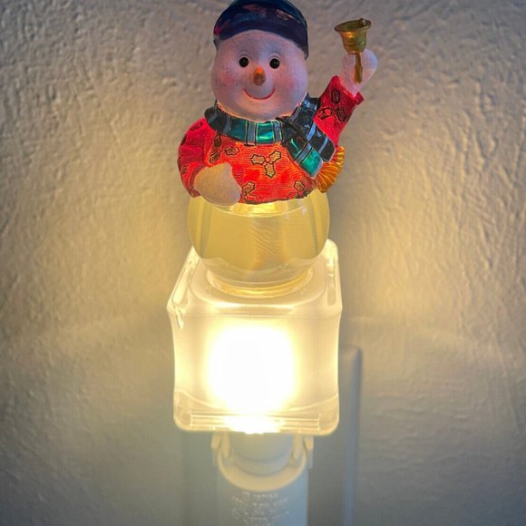 Christmas Snowman Morphing Snow Globe Night Light Glittery Plug-in Winter - Picture 1 of 8